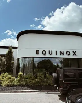 طراحی دکوراسیون باشگاه بدنسازی: نکات و نمونه جذاب 13 باشگاه تناسب اندام EQUINOX در ونکور کانادا